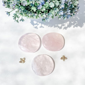 s1474 rose quartz crystal flat round 4cm palm stone palmstone australia. rose quartz palmstones australia gemrox sydney 1