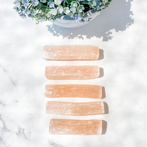 s1476 peach selenite crystal charging cleansing stick 7cm to 10cm australia. buy peach selenite crystal australia.gemrox sydney 1